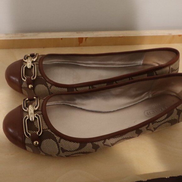 COACH Women's Monogram Slip on Flats - Size 8 - Picture 2 of 5